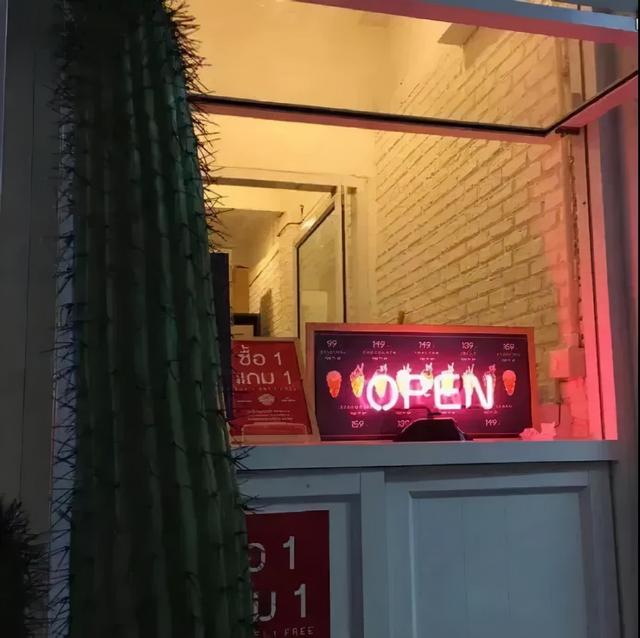 超赞的朋友圈背景图  背景图 月亮和星星会不会互道心事，超赞的朋友圈背景图怎么弄（好看的朋友圈背景图）