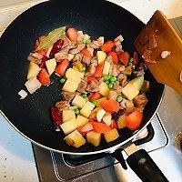 手抓羊肉饭的做法，手抓羊肉饭各种做法（电饭煲就能做的手抓羊肉饭）