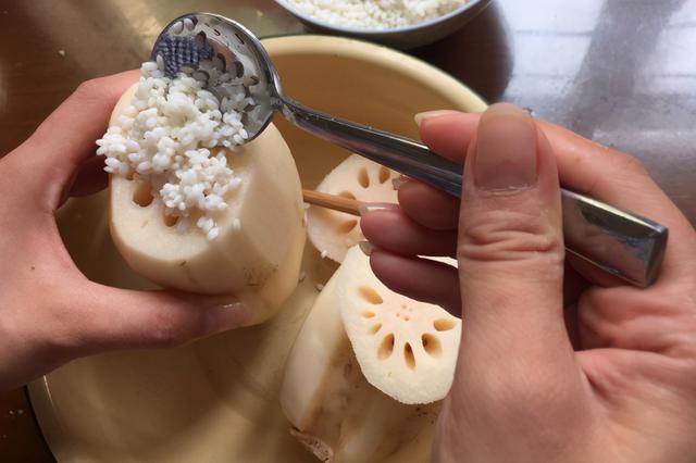 甜糯米莲藕怎么做，甜糯莲藕的做法（原来做糯米藕这么简单）