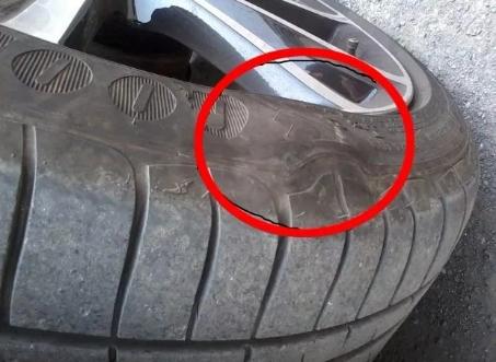 轮胎侧面轻微鼓包，轮胎鼓包一定会爆胎吗（轮胎出现这4种情况）