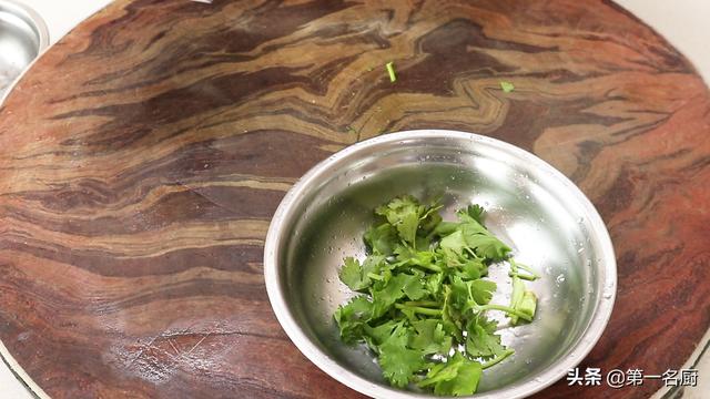 鱼头怎么做好吃，这才是“清蒸鱼头”最好吃的做法（鱼头怎么做好吃又简单视频）