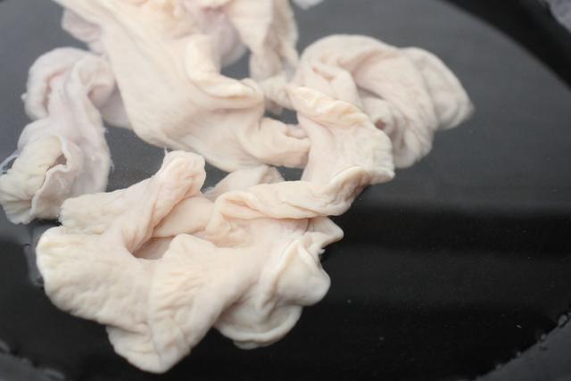 炒肝怎么做，生炒猪肝的做法（但其实一碗黏糊糊的炒肝就用了10多种配料）