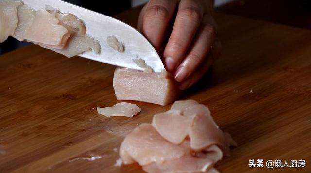 木耳炒鸡的做法怎么样做最好吃，木耳炒鸡的做法怎么样做最好吃窍门（不会做饭的人也能学会）