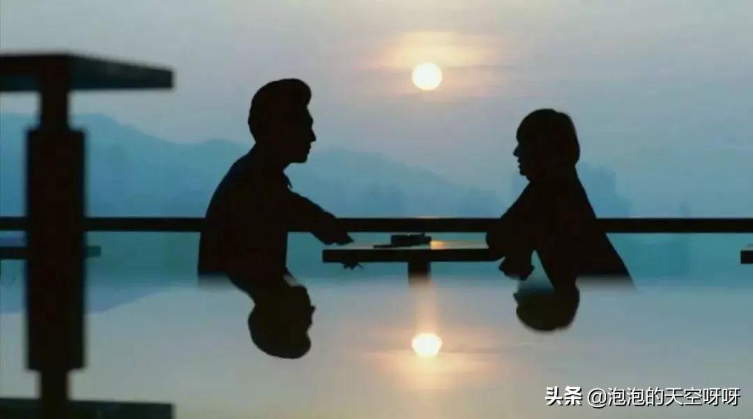 两性之间最舒适的相处状态，情侣之间晚上怎么增进感情（最舒服的男女关系：各自清醒）