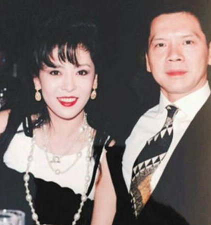 向太小时候的悲惨事件，年轻的时候竟然比关之琳还美