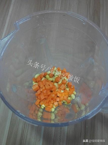 好喝的胡萝卜五谷营养豆浆做法，打豆浆的时候加一根胡萝卜