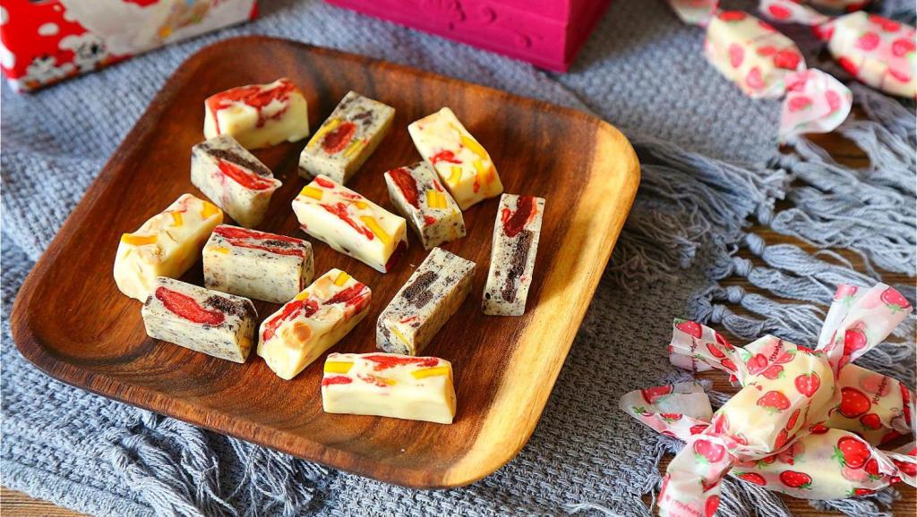 【干果牛軋?zhí)恰孔龇ú襟E圖 色彩繽好看更好吃-起舞食譜網(wǎng)