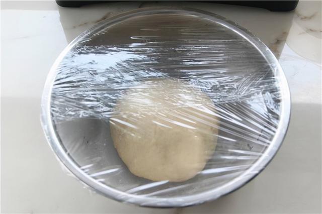 蒸包子是开水蒸还是冷水蒸，蒸包子用冷水还是热水（“开水蒸”和“冷水上锅蒸”区别挺大）