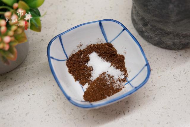 油煎小鱼的做法，油煎小鱼的做法步骤（记住挂糊的方法）