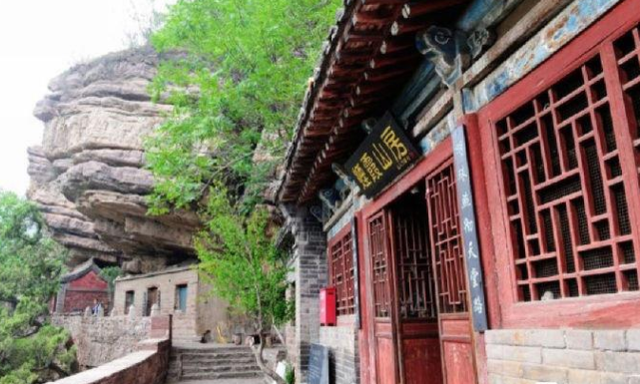 僧、尼、道共居一山修行  承德丰宁白云古洞景区，僧、尼、道共居一山修行（有一桥飞架两山之间的千年古刹）