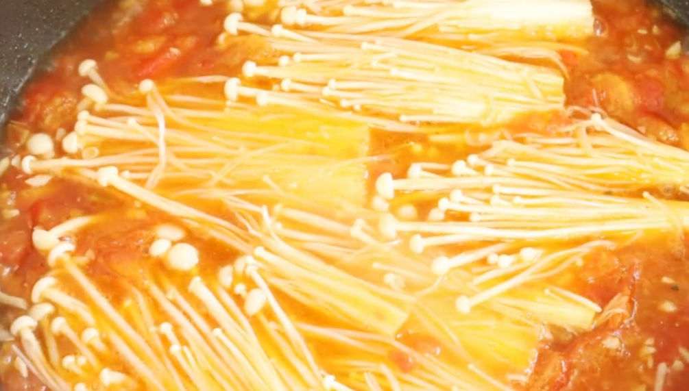 圖片[5]-【茄汁金針菇】做法步驟圖 一大盤不夠吃 營養又解饞-起舞食譜網