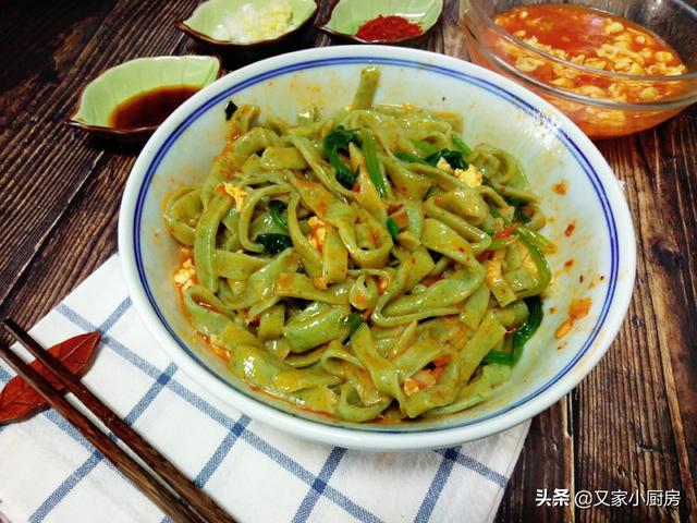 菠菜面的家常做法，教你在家做陕西特色面食菠菜面