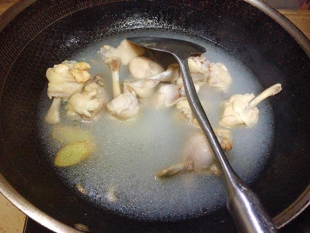 麻辣鸡腿的做法，麻辣鸡爪的制作方法和配料（鸡腿做成“麻辣鸡丝”）