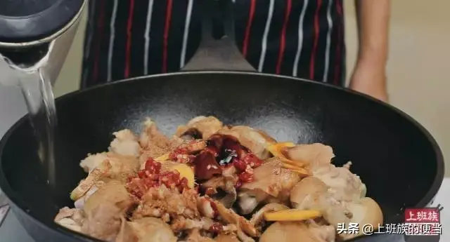 猪蹄怎么炖好吃，清汤猪蹄怎么炖好吃（猪蹄学会这样炖）