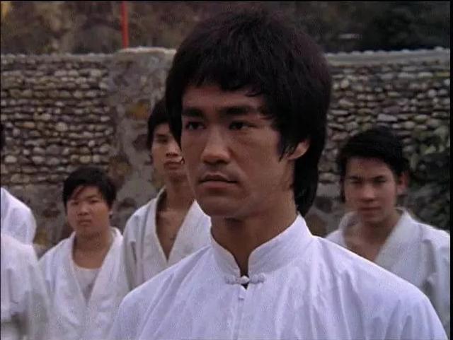 梦见螳螂什么寓意，梦见螳螂什么寓意呢（为什么李小龙的妻子在李小龙去世后）