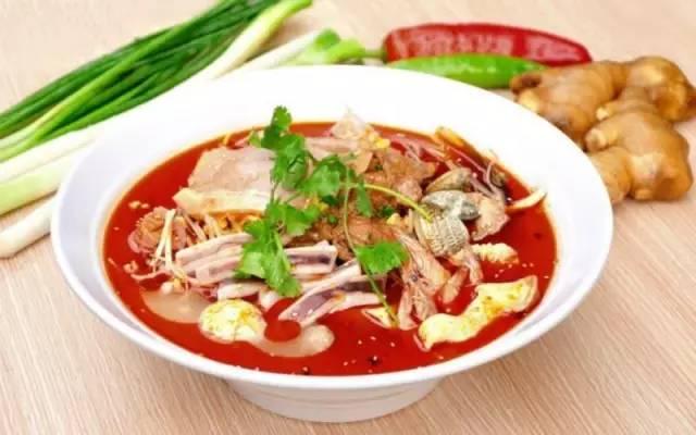 麻辣烫清汤底料配方，麻辣烫清汤底料配方视频（价值2000元的麻辣烫底料配方解密）