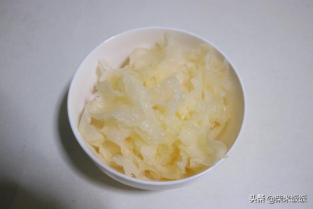 银耳炒菜做法家常，搭配这几种调味料