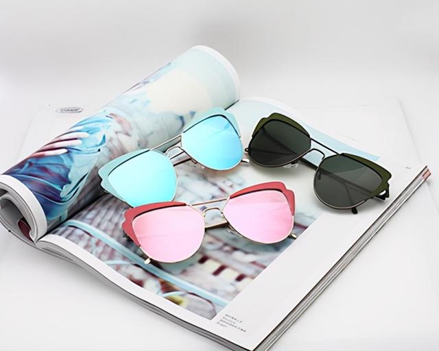 戴护目镜的好处与危害，戴护目镜会对眼睛产生什么影响（常见的各式眼镜分类详解）