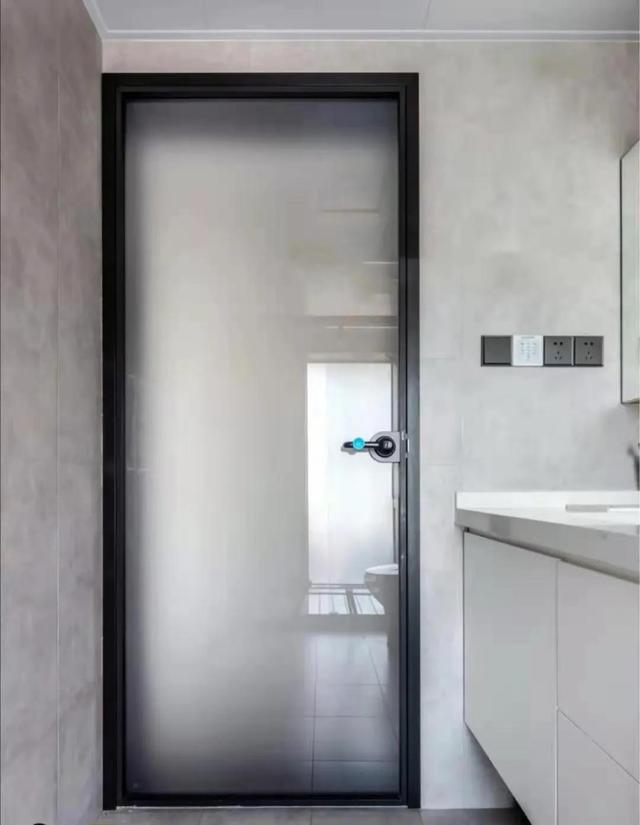 浴室门用什么材料好，浴室玻璃门用什么材质的好（卫生间门的选择除了外观外）