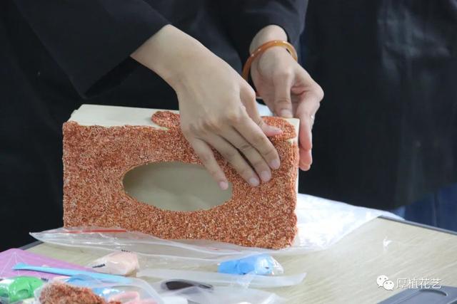 教你制作简单可爱的小盒子，教你制作简单可爱的小盒子怎么做（黏土抽纸盒DIY，好玩又可爱）
