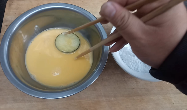 河南面煎茄子的做法，面煎茄子的做法（只需一个茄子就可以搞定一道菜肴）