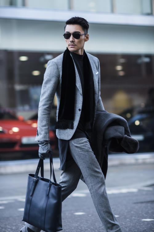 模特腿长比例,男模特腿长的比例(他们的腿长是黄金比例啊)