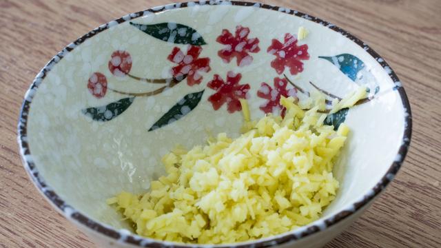 年夜饭怎么做炸货，过年吃的炸货（8道过年必备炸货）