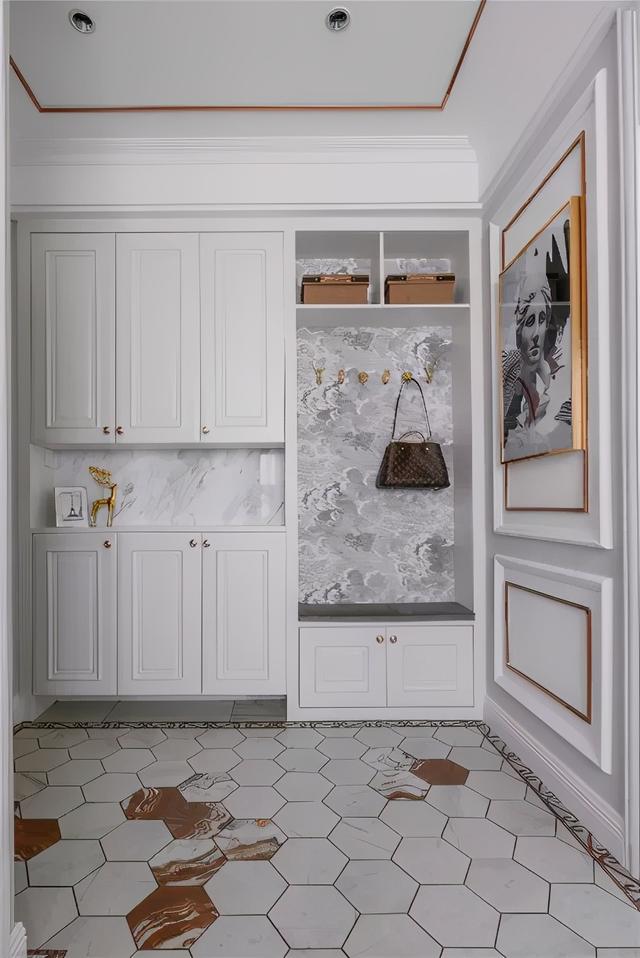 换鞋凳选购的技巧有哪些，换鞋凳买哪种好（衣柜+鞋柜一体设计正流行）