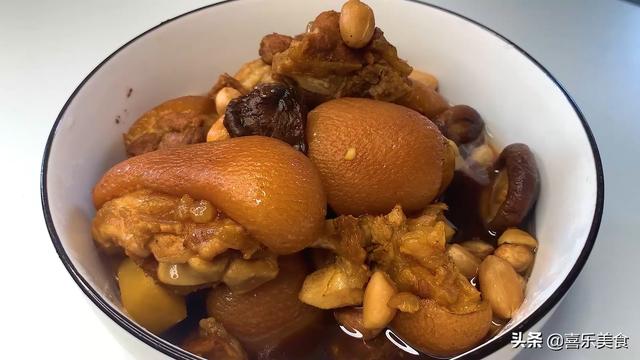 猪脚怎么卤才有嚼劲，猪脚怎么卤才入味好看（卤猪脚这样的家常做法）