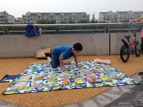 地摊货新产品(跑江湖卖20元新产品)