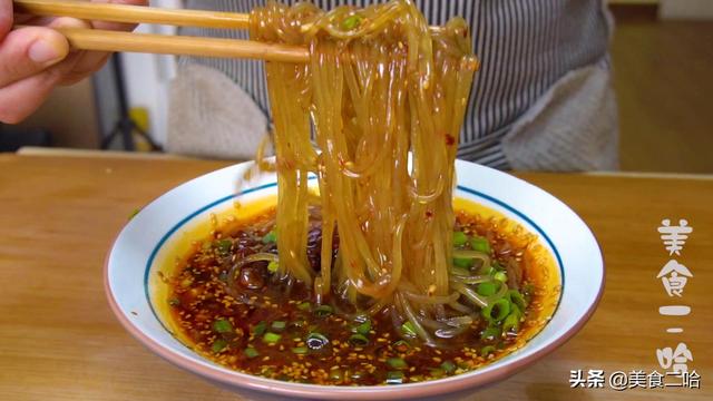 酸辣粉的家常做法，酸辣粉的家常做法简单做法（嗦粉嗦到停不下来）