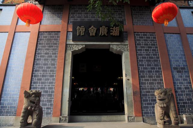 重庆有哪些旅游景点，重庆旅游景点有哪些（重庆不得不去的12个旅游地）