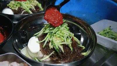 冷面是什么面做的，各地东北人吵起来啦