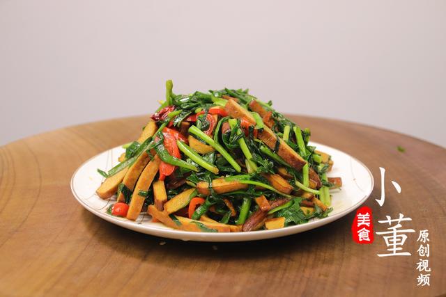 豆干炒韭菜怎么做好吃，豆干炒韭菜怎么做好吃又简单（5分钟就学会）