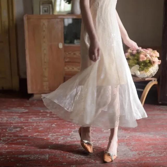 性感头像女生个性头像，女生性感头像／部位头像／“感动代替不了感情，念旧也回不到曾经” ​微信（部位头像丨一厢情愿，愿赌服输）