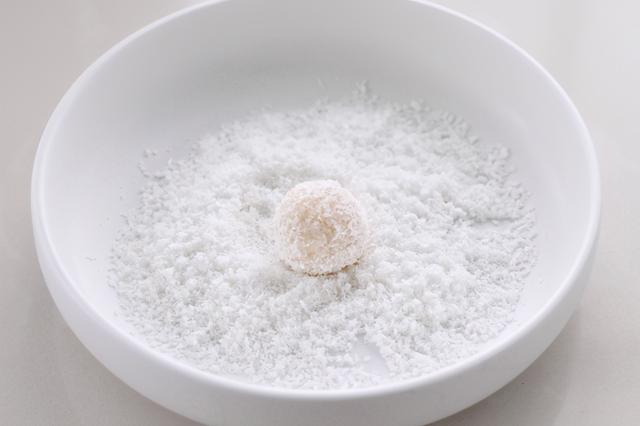 剩蛋白别丢弃，做成美味小甜点，香酥可口椰奶味十足，吃货必学