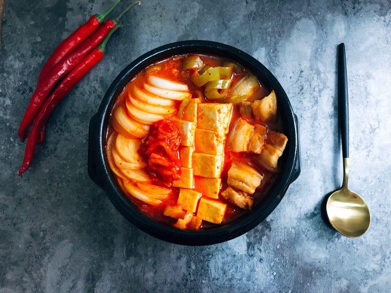 【辣白菜豆腐汤】做法步骤图 爽口下饭  根本停不下来-起舞食谱网