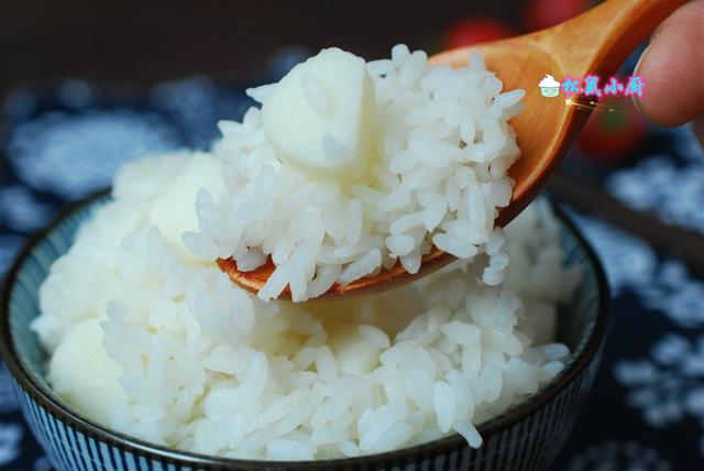 怎样用电饭锅蒸山药大米黑米饭，黑米和长山药,能一起煮饭么（大米中加点它做成米饭）