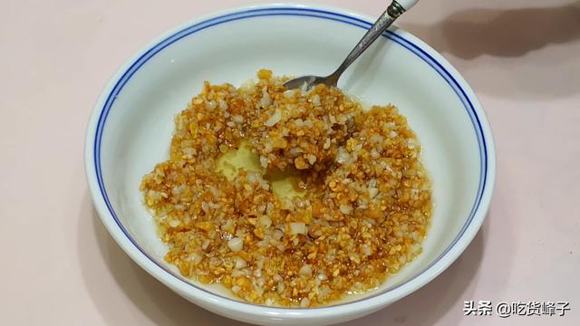 蒜蓉怎么做出来的好吃呢，蒜蓉怎么炒（爱吃蒜蓉的人注意了）