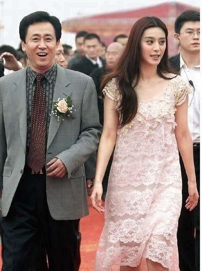 许家印的儿子，许家印生了几个孩子？（2018年许家印携妻陪父回老家）