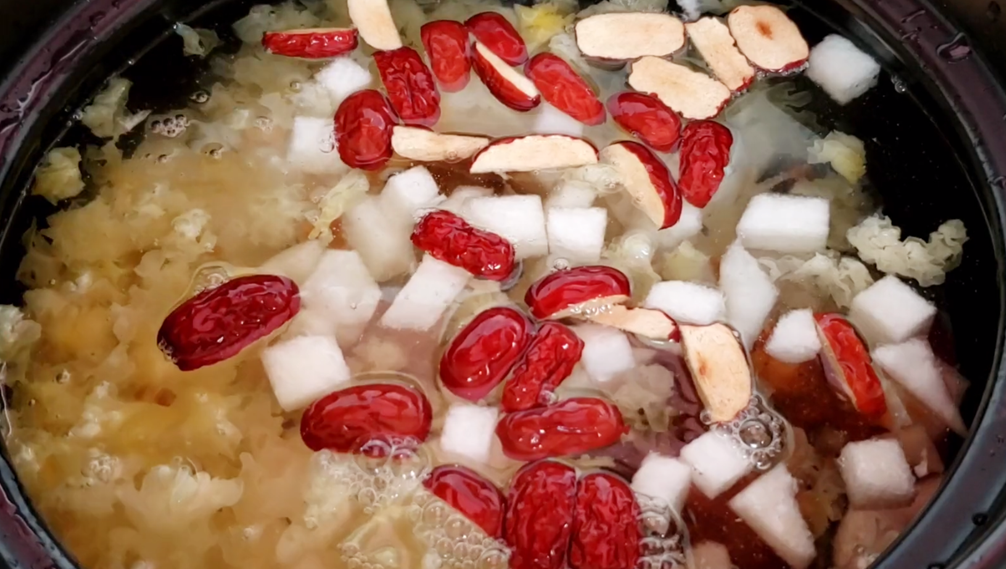 圖片[4]-【桃膠銀耳桂圓湯】做法步驟圖 臉色紅潤(rùn) 越喝人越漂亮-起舞食譜網(wǎng)