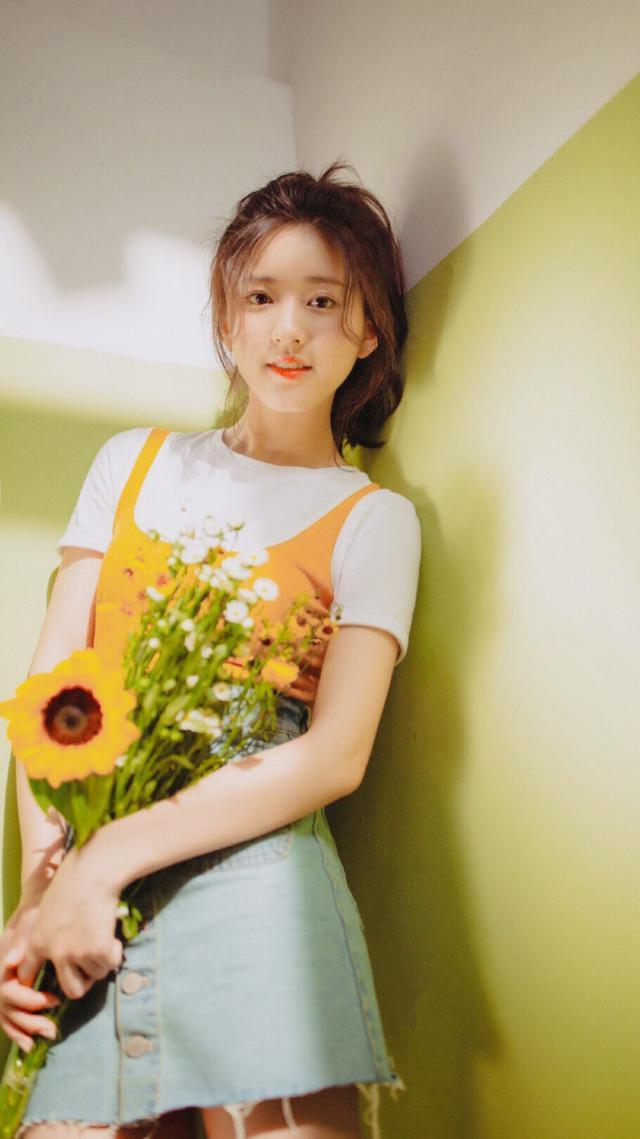 赵露思个人资料体重,赵露思12秒事件(大胆挑战30cm短上衣)