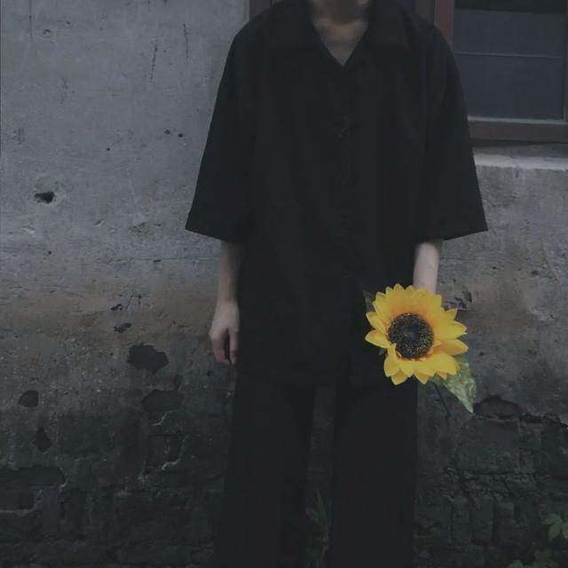 失恋的男生必用头像微信，失恋的男生必用头像（男生头像丨放手舍不得）