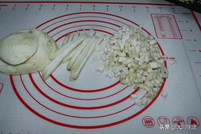 茄子炒饭怎么做，炒茄子拌面条的家常做法（做一盘咸鲜实惠炒饭）