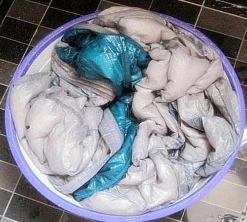 羽绒服能暴晒吗，羽绒服发霉可以在太阳下暴晒吗（羽绒服清洗小妙招）