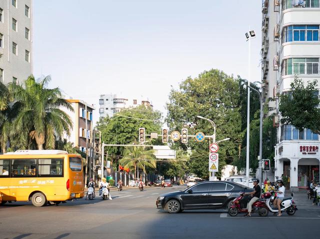 三亚小吃一条街在哪,三亚市区步行街小吃一条街(一条通往海边的美食老街) 三亚小吃一条街在哪,三亚市区步行街小吃一条街(一条通往海边的美食老街)