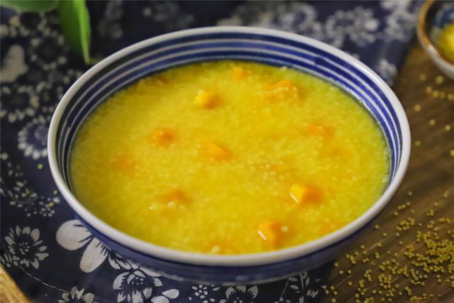 南瓜粥的做法和吃南瓜粥的好处，南瓜粥的做法和吃南瓜粥的好处与坏处（加两样食材熬成粥）