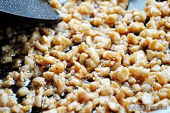 怎样判断油温几成，很多小伙伴问“如何辨别油温”