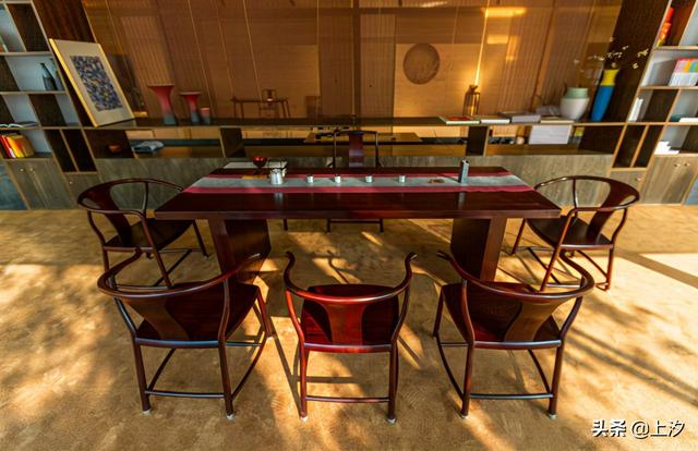 桌旗尺寸一般是多少，1.6米桌子买多大尺寸的桌旗（桌旗与红木家具的协调搭配）