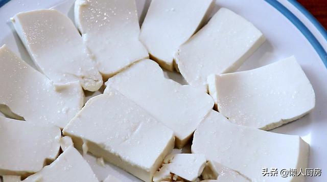 鱼头豆腐的做法，酸菜鱼头豆腐的做法（教你豆腐鱼头的懒人做法）